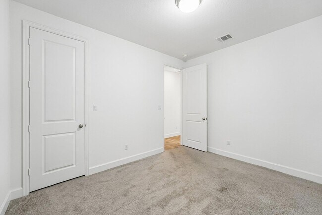 Building Photo - 133 Plumbago Loop