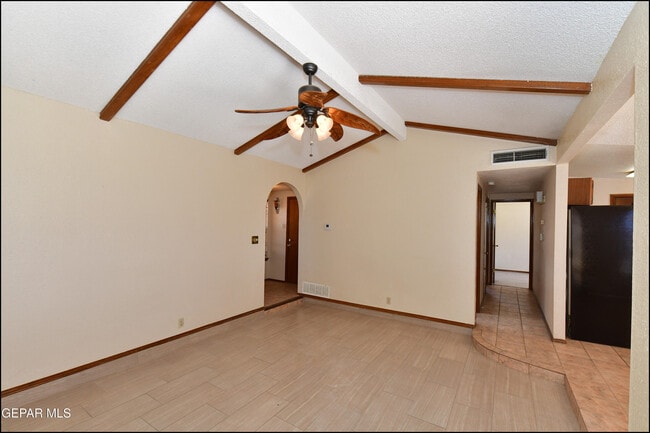 Building Photo - 4872 Maureen Cir