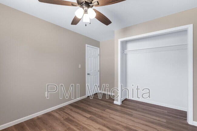 Building Photo - 1147 Inverness Dr