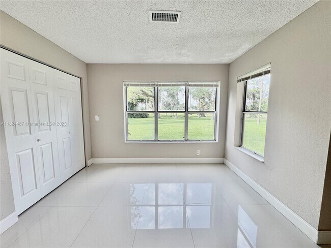 Building Photo - 3360 Pinewalk Dr N