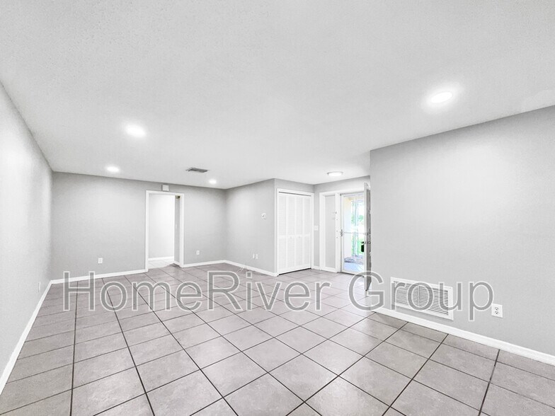 Building Photo - 928 Parkwood Dr