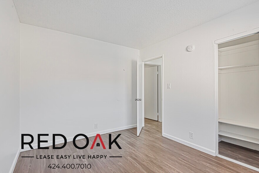 Building Photo - 7915 Vineland Ave