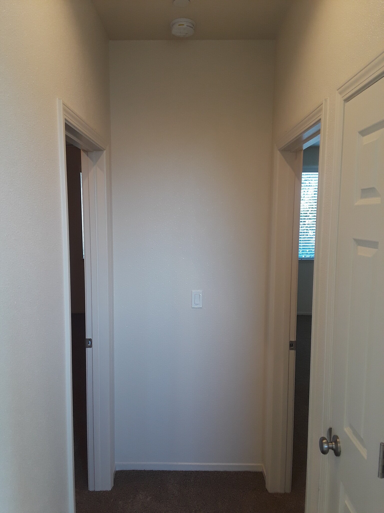 Building Photo - 1005 W 6th St