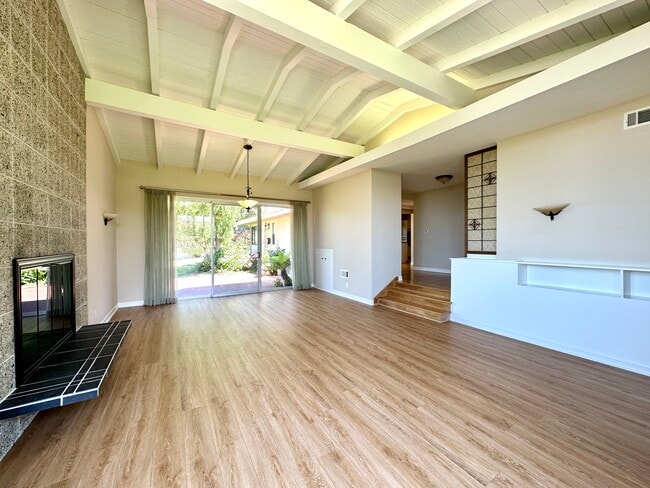 Building Photo - 1316 Granvia Altamira