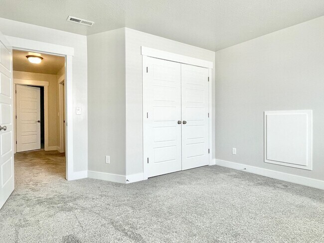 Building Photo - 1572 N 3950 W