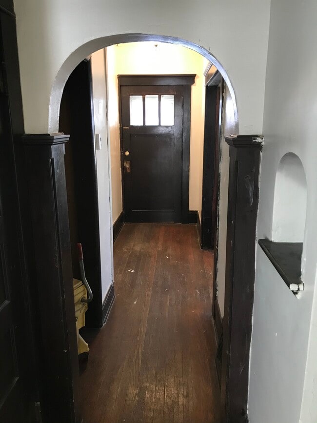 Building Photo - 1550 Lewis St