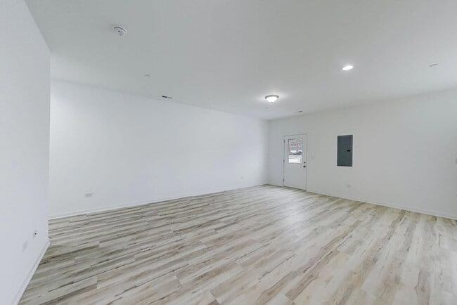 Building Photo - 1234 Gillespie Ln