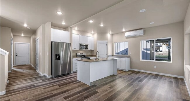 Building Photo - Newer 3 Bedroom, 2.25 Bathroom!