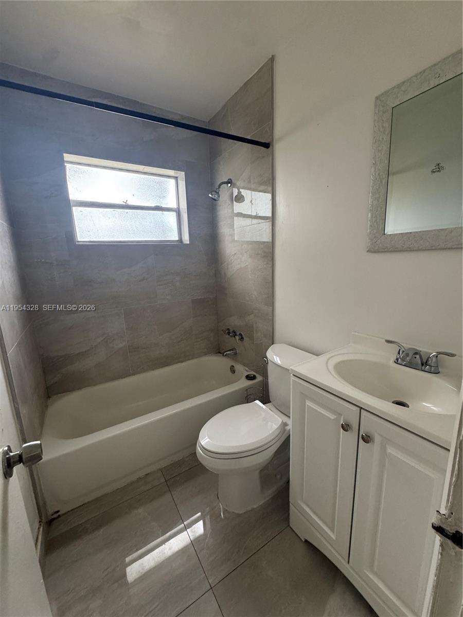 Building Photo - 2505 NW 13th Ct