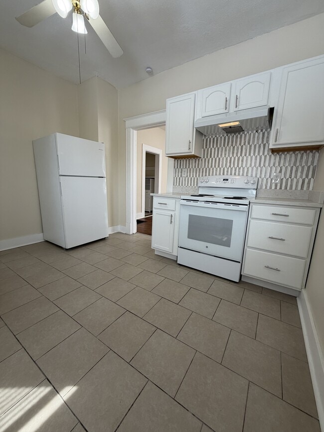 Building Photo - 2613 Iowa St