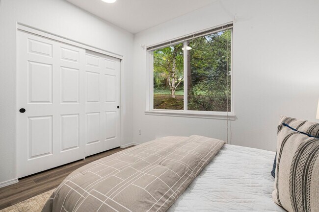 Building Photo - 2Bd/2Ba Redmond Condo