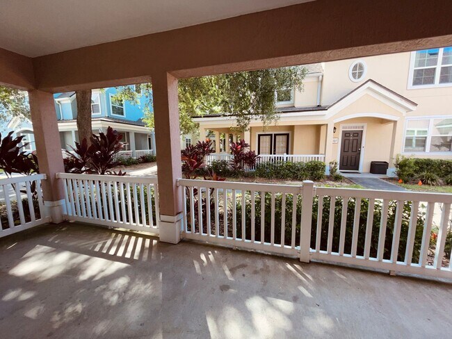 Building Photo - GREAT LOCATION!  SPACIOUS 3 BEDROOM 2 BATH...