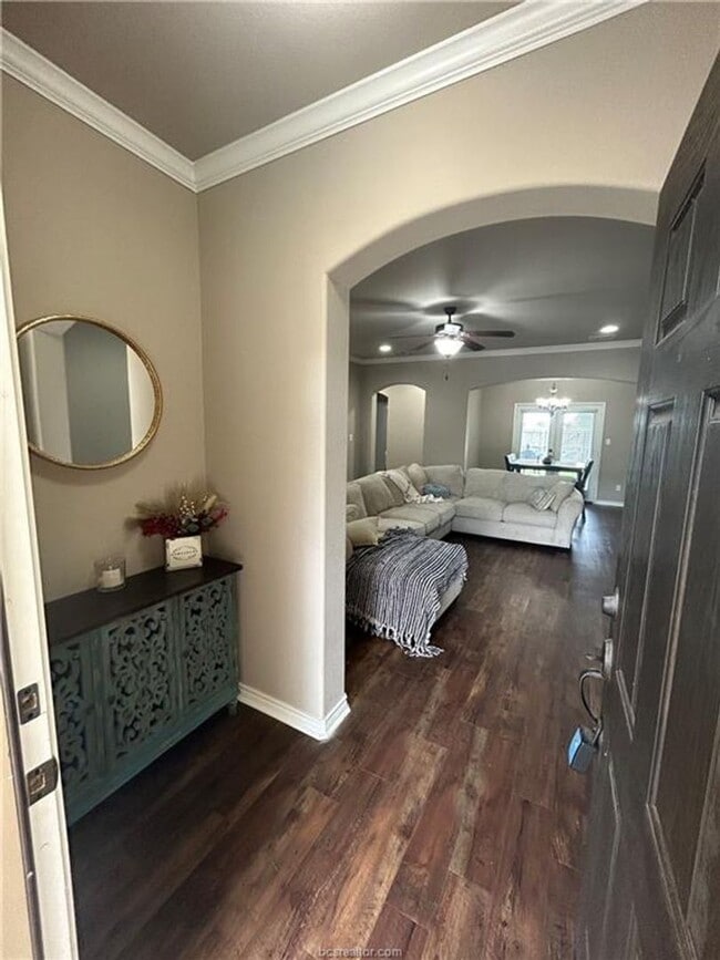 Building Photo - AUGUST MOVE IN!! Beautiful 3 Bedroom Townhome Available for Lease!