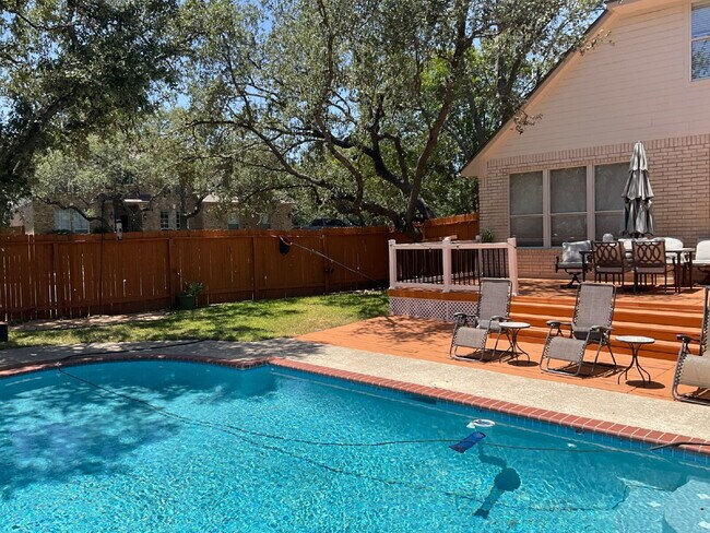 Building Photo - 4 Bedroom Oasis with Pool, Close to Milita...