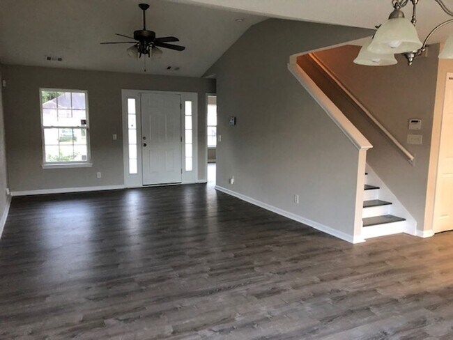 Building Photo - Nice home