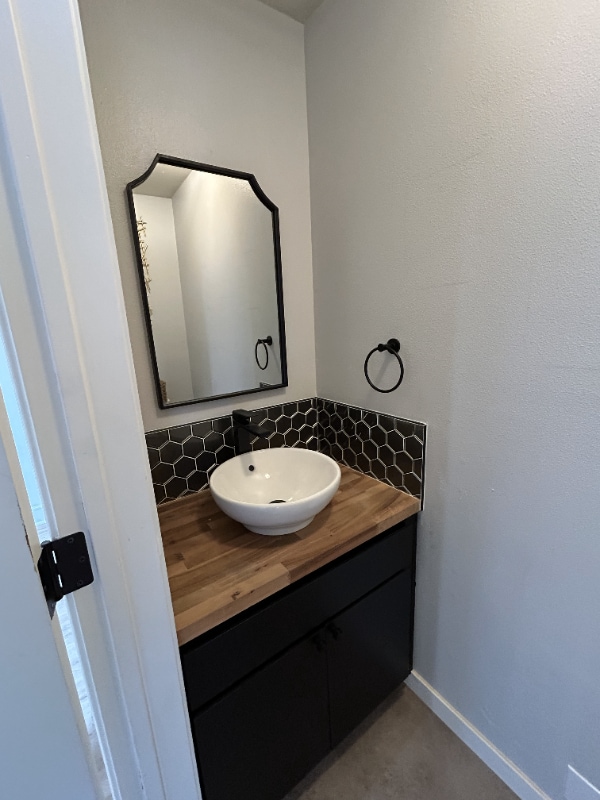 Building Photo - 2407 Duportail St