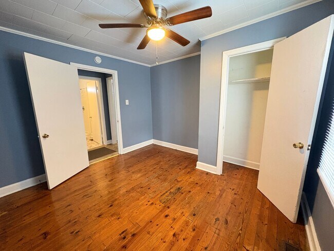 Building Photo - 3 Bedroom, 1 Bathroom House in Winston-Salem!