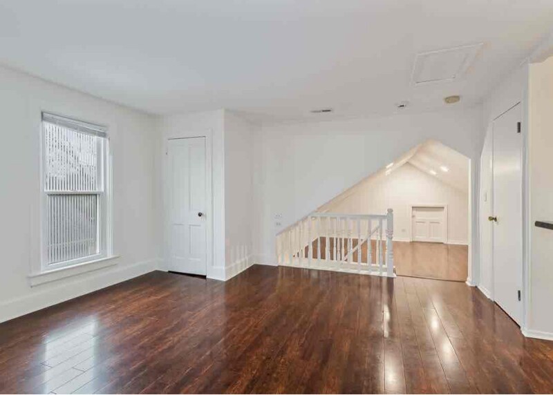 Building Photo - 320 W Main St