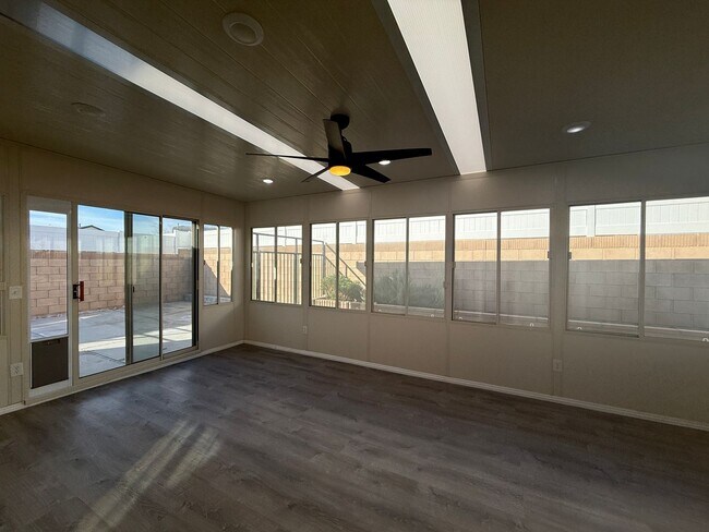 Building Photo - Available Now! Lancaster 3 bed 2 bath