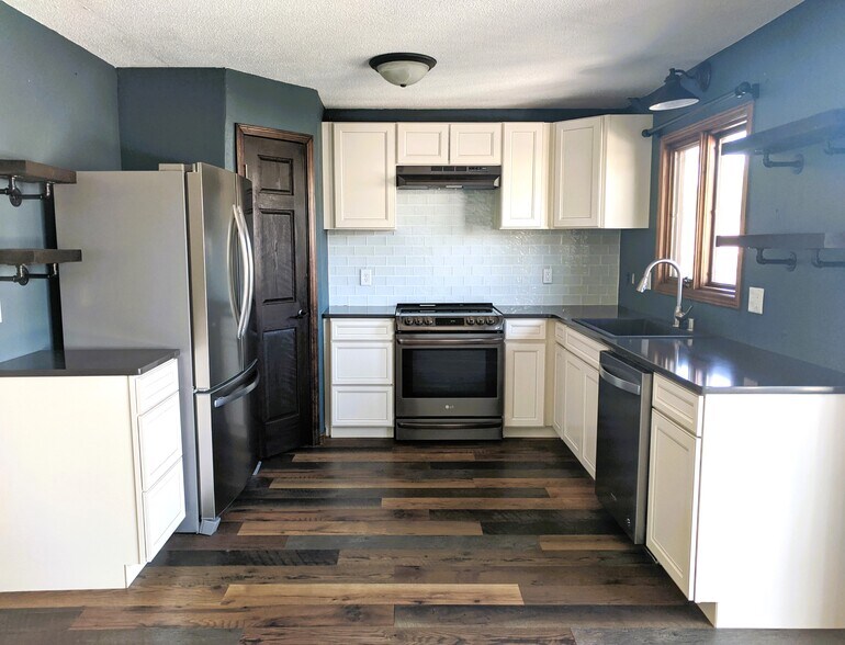 Stainless steel appliances and kitchen pantry - 2114 Laforest Ave