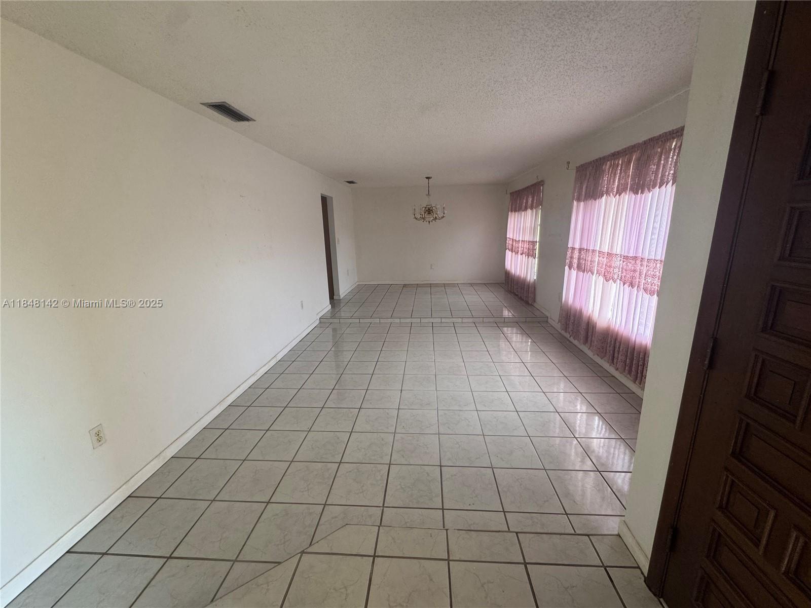 Building Photo - 9824 SW 123rd Ter