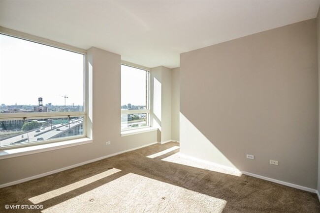 Building Photo - Corner 2-Bed / 2-Bath Condo in Prime River...