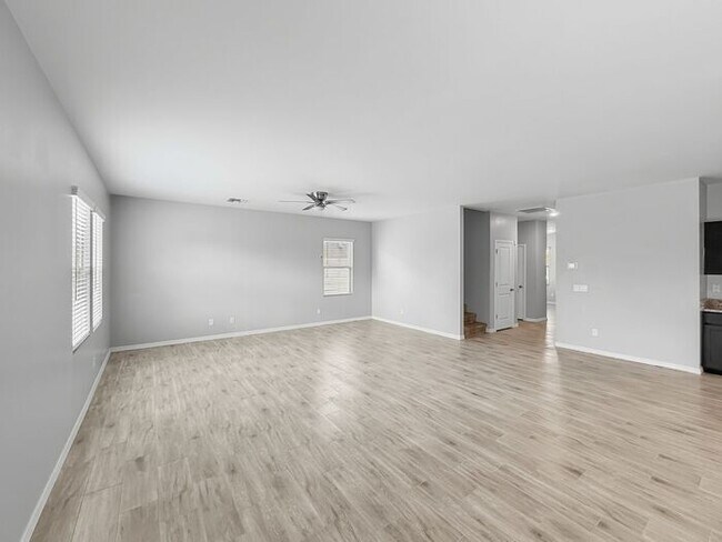 Building Photo - Home in Litchfield Park at Canyon Views! 5bd 4.5ba