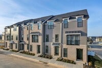 Building Photo - Dog-Friendly Old Trail Townhome
