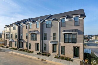 Building Photo - Old Trail Townhome