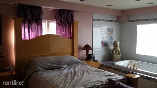 Building Photo - 11 Rockne St