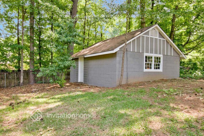 Building Photo - 1665 Elmwood Dr