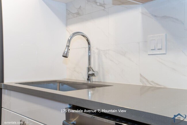 Building Photo - 175 Evandale Ave