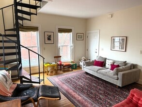 Building Photo - Charming 2 Bed + 2 Bath in the West End