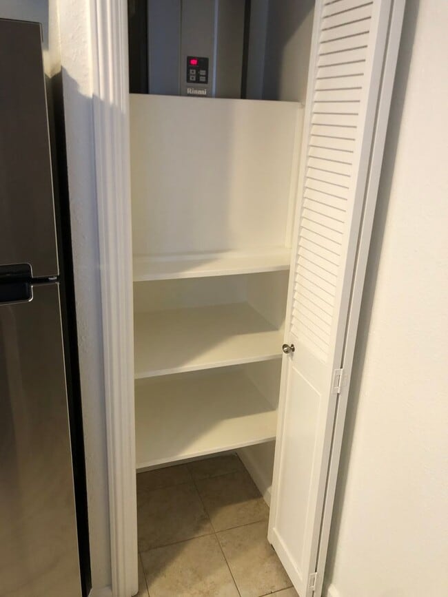 Building Photo - Cozy 1 bedroom ground floor apartment