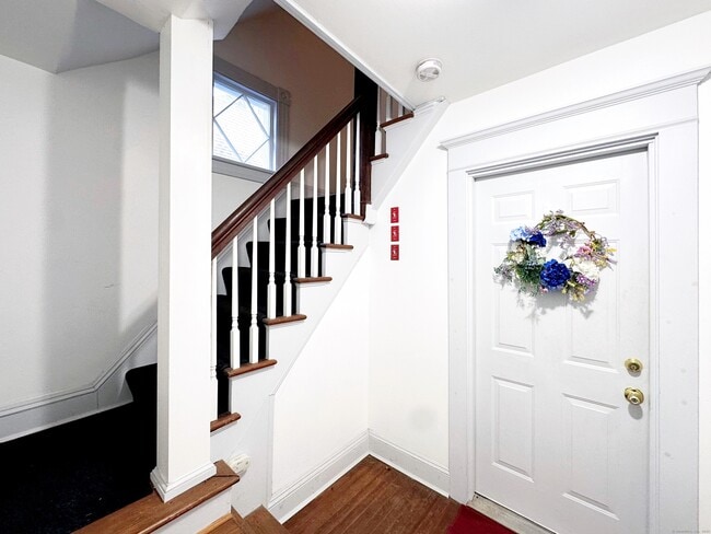 Building Photo - 76 Nichols Ave