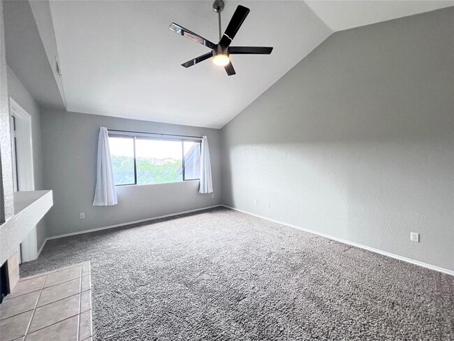 Building Photo - 4711 Spicewood Springs Rd