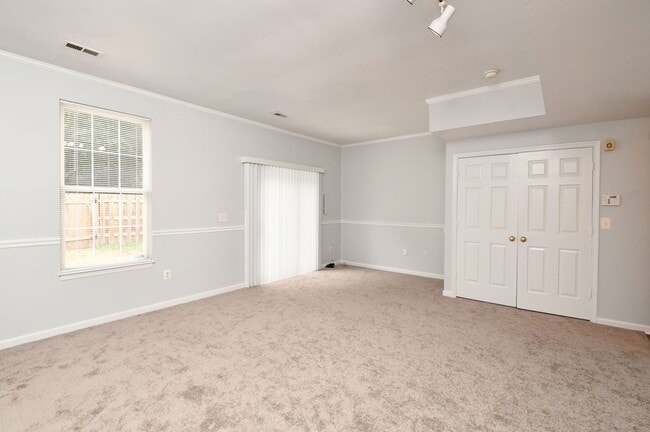 Building Photo - BEAUTIFUL TOWNHOME FOR RENT