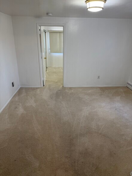 Building Photo - 2355 Vista Ct