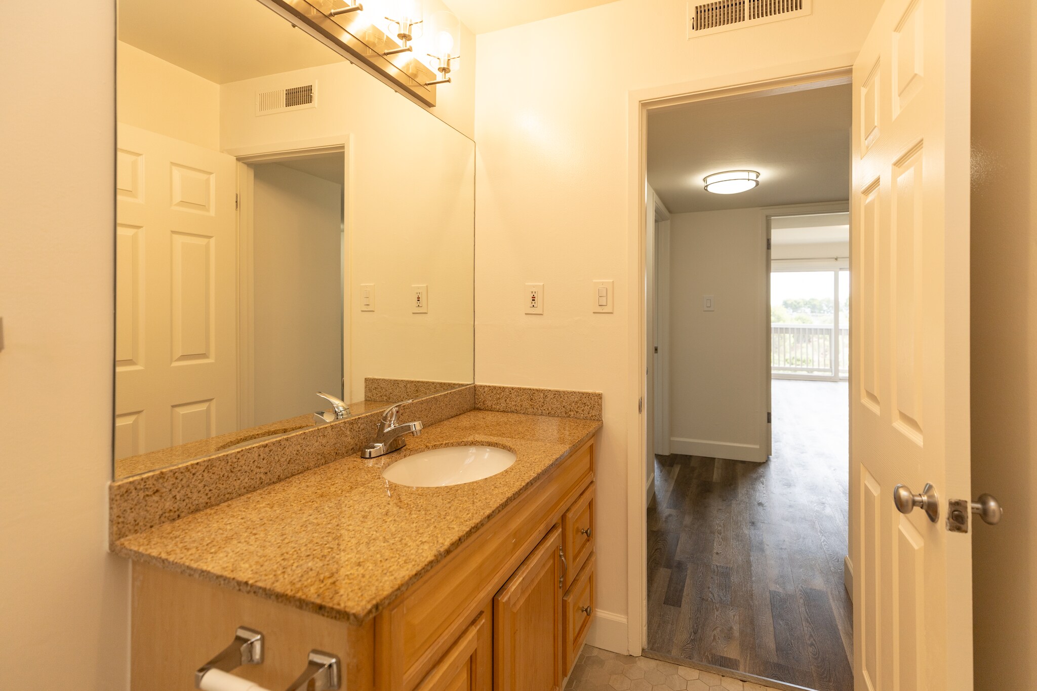 Building Photo - 409 Portofino Dr
