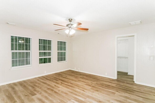 Building Photo - 17411 Hoover Gardens Dr