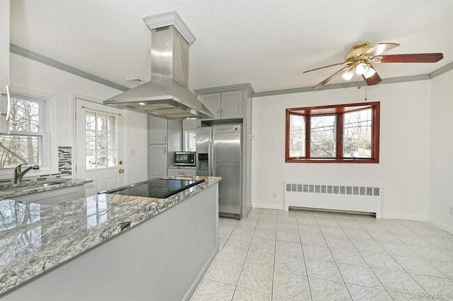 Building Photo - 110 Dix Hills Rd