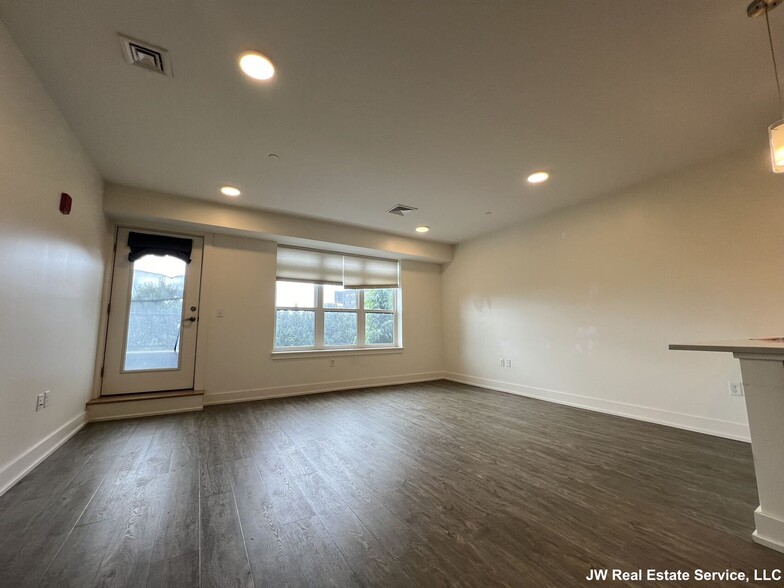 Building Photo - 20 Penniman Rd