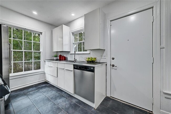 Building Photo - 3207 Breeze Terrace