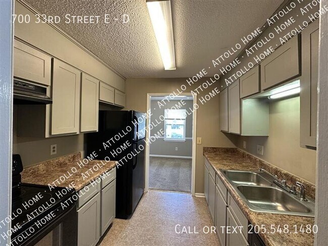 Building Photo - 700 E 33rd St