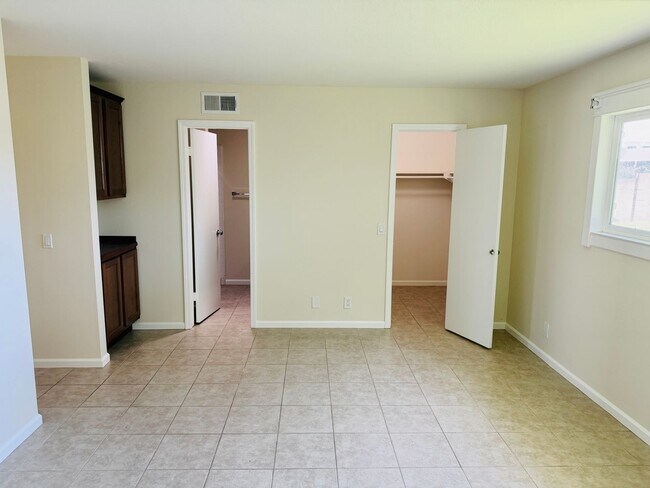 Building Photo - 10536 Perch Ave