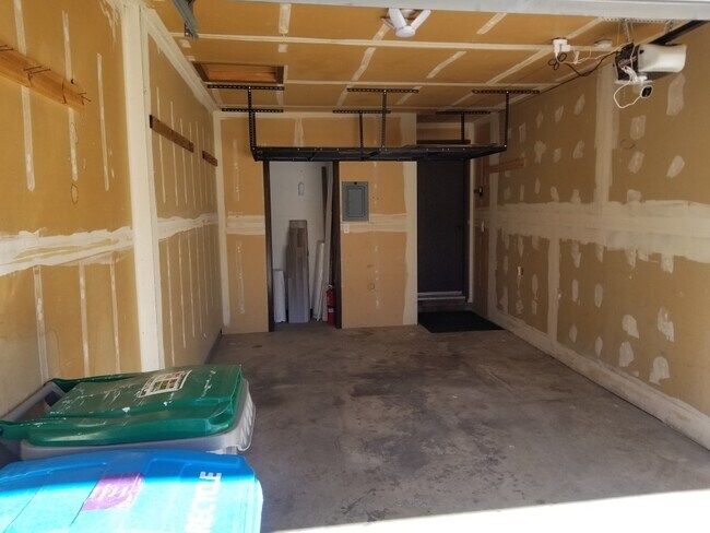 Building Photo - 510 S Phillippi St