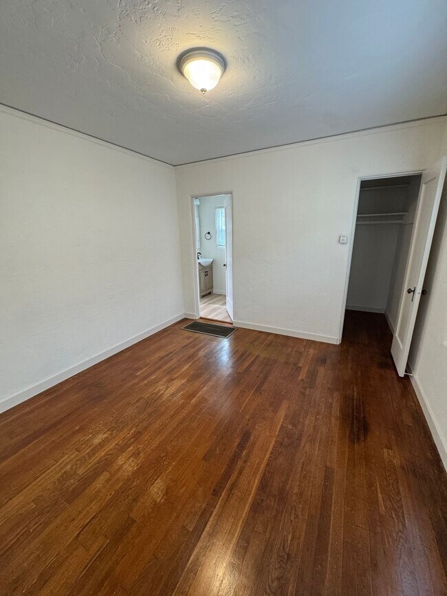 Building Photo - Pacific Grove Charmer