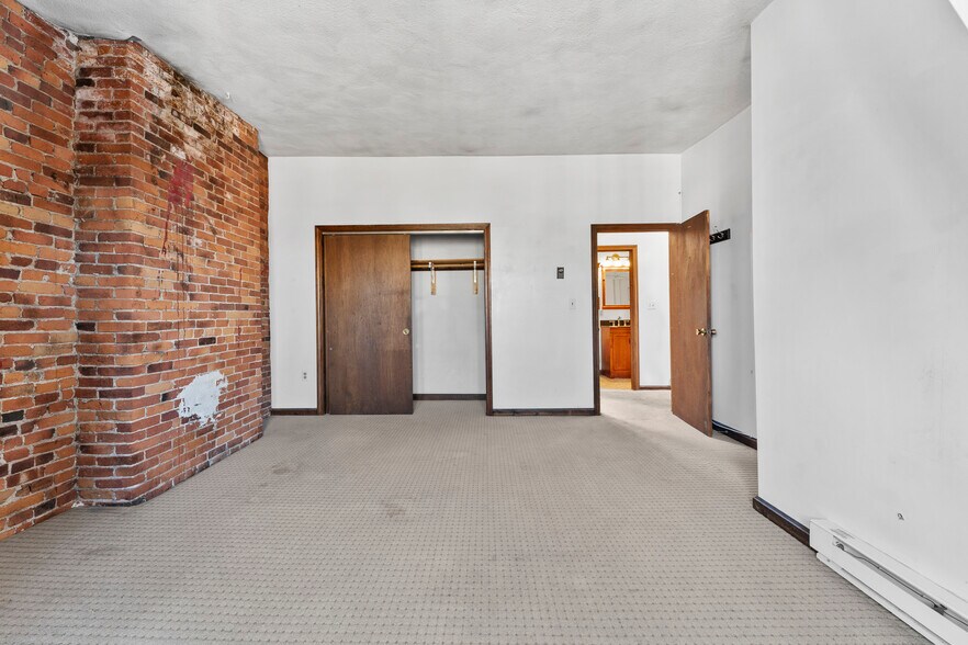 main bedroom - 660 Tremont St