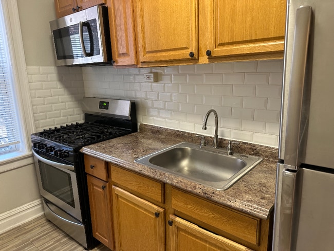 Building Photo - 115 Fairview Ave