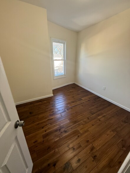 Building Photo - 820 S 15th St